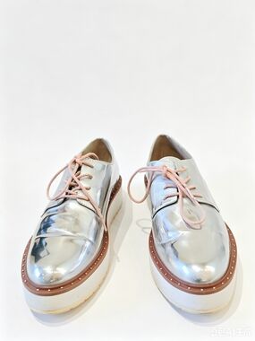Metallic Silver Platform Oxford Shoes with Blush Laces